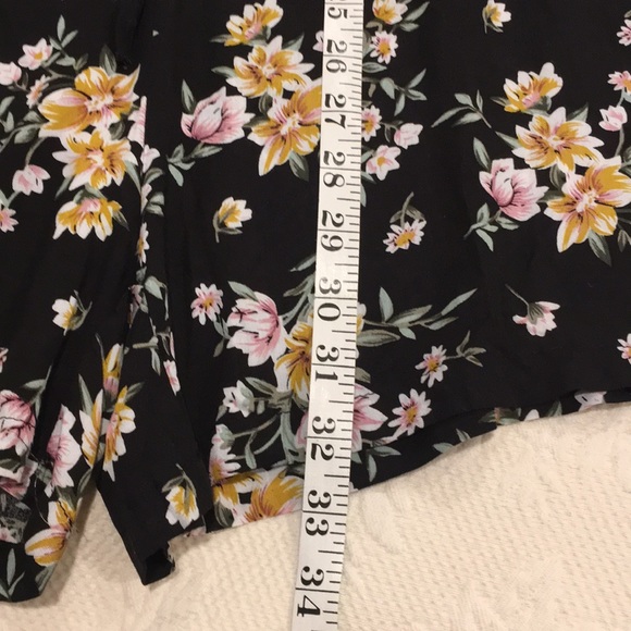 💕HP💕Nalati floral rayon romper size medium - Picture 11 of 12